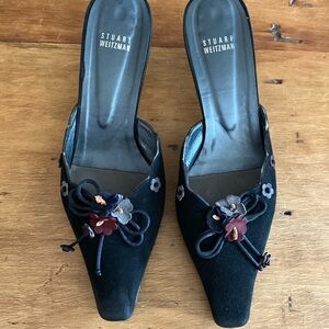 Stuart Weitzman Black Suede Mule- used

Size: 9 M Stuart Weitzman